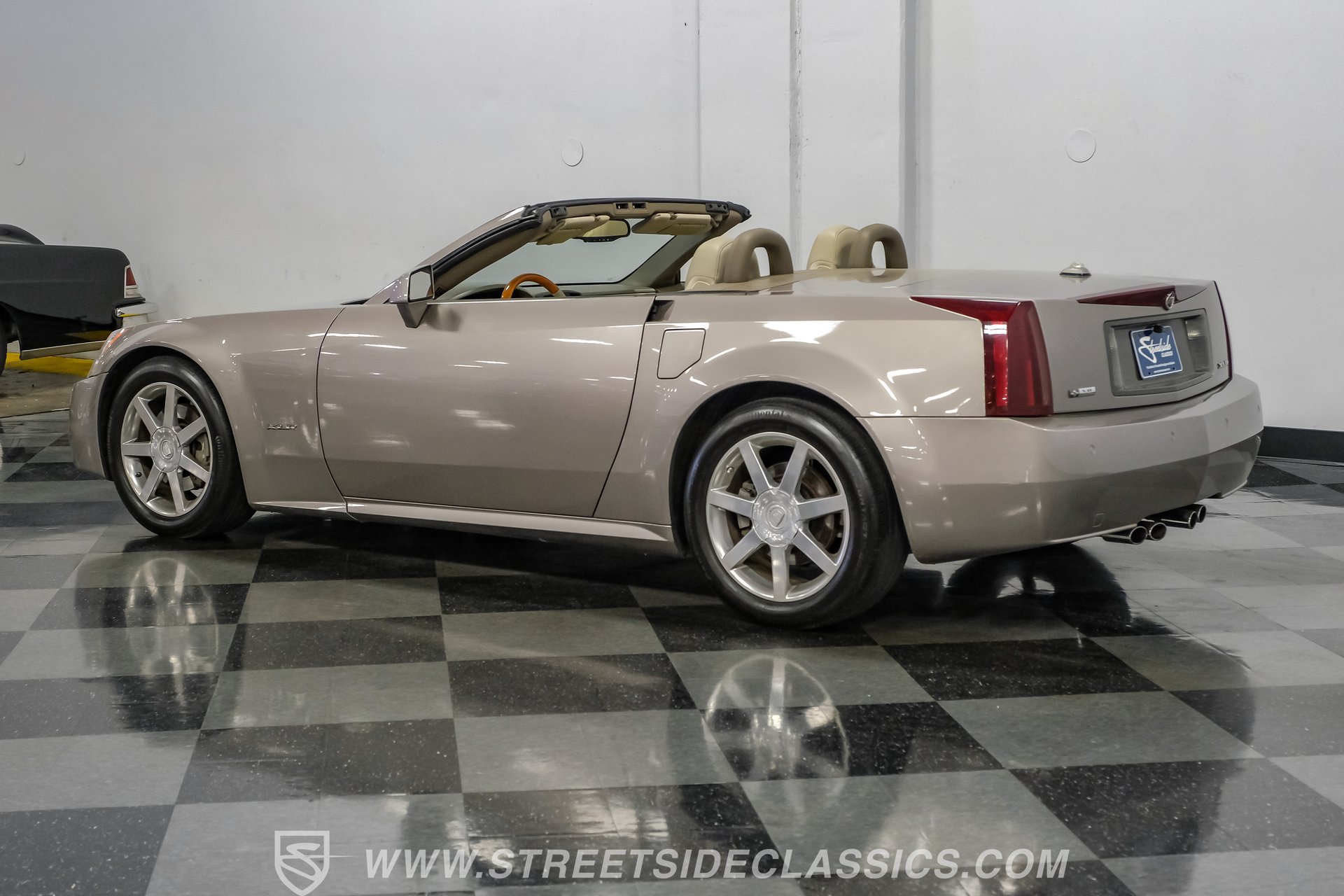 Used 2005 Cadillac XLR RWD image 8