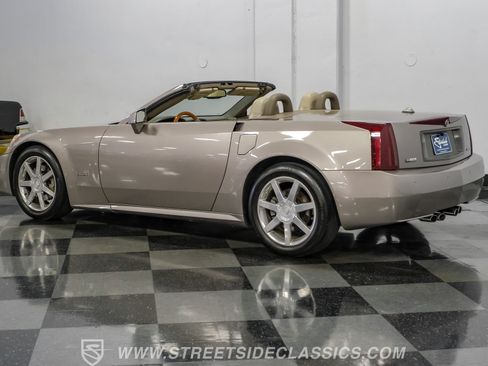 Used 2005 Cadillac XLR RWD image 8