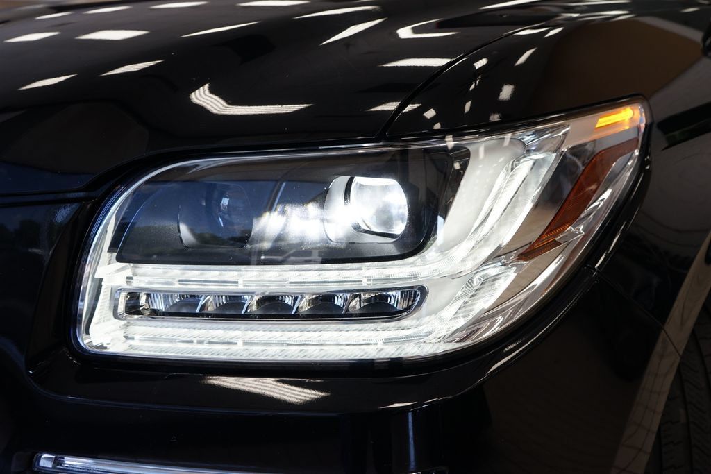 Used 2021 Lincoln Navigator Reserve AWD/4WD image 25