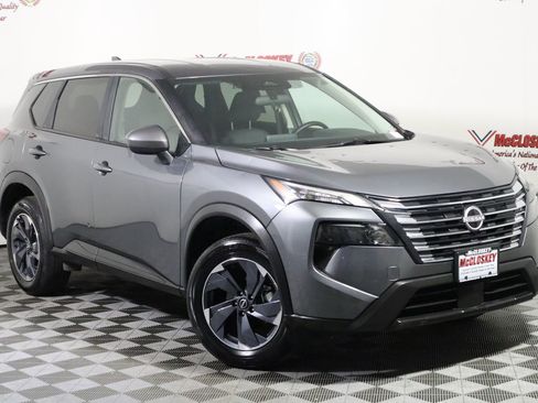 Used 2025 Nissan Rogue SV image 3