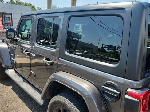 Used 2022 Jeep Wrangler Unlimited Sahara w/ Cold Weather Group AWD/4WD image 4