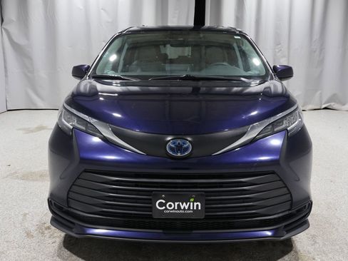 Used 2021 Toyota Sienna LE image 7