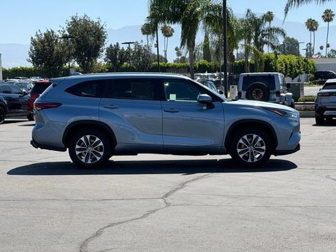 Used 2024 Toyota Highlander XLE FWD image 4