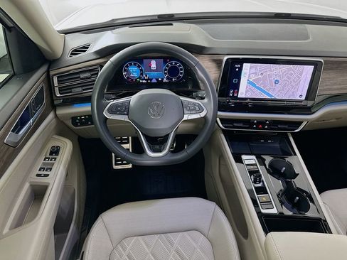 Used 2024 Volkswagen Atlas SEL Premium R-Line image 23