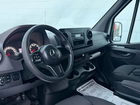 Used 2019 Mercedes-Benz Sprinter 2500 image 10