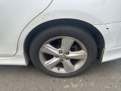 Used 2011 Toyota Camry SE image 8