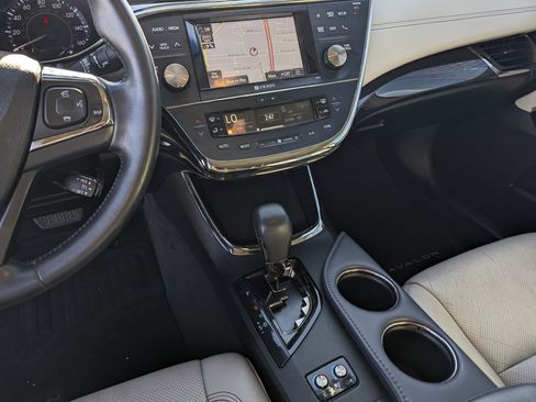 Used 2014 Toyota Avalon Limited image 10