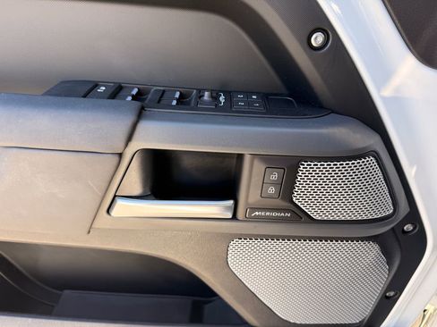 Used 2024 Land Rover Defender 130 X-Dynamic SE image 26