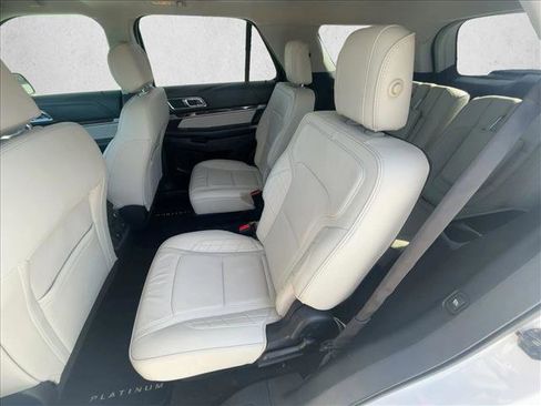 Used 2017 Ford Explorer Platinum image 17