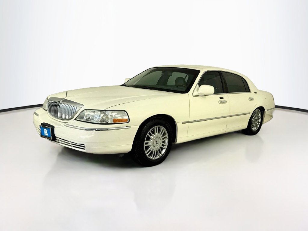Used 2007 Lincoln Town Car Signature Limited RWD image 3