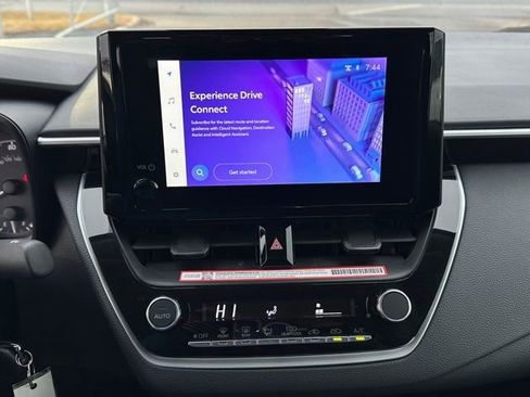 Used 2025 Toyota Corolla LE image 34