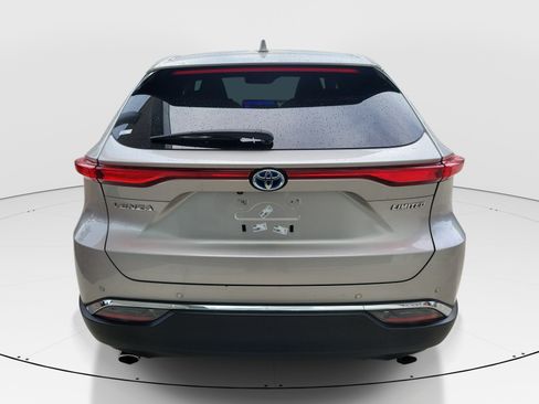 Certified 2024 Toyota Venza LE AWD/4WD image 6