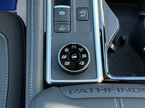 New 2025 Nissan Pathfinder SL w/ SL Premium Package image 31