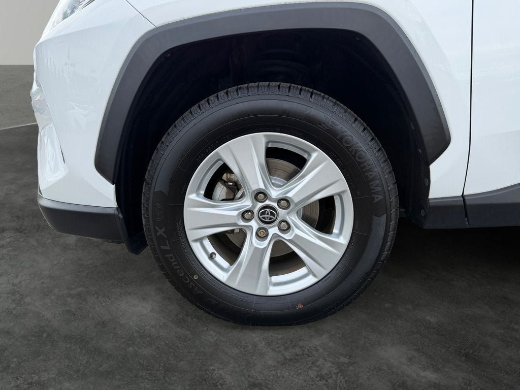 Used 2020 Toyota RAV4 XLE w/ Convenience Package AWD/4WD image 4