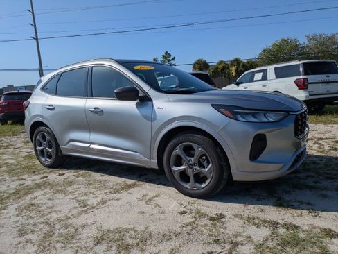 Used 2024 Ford Escape ST-Line w/ Tech Pack #1 FWD image 2