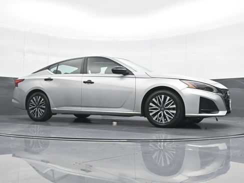 Used 2023 Nissan Altima 2.5 SV image 22