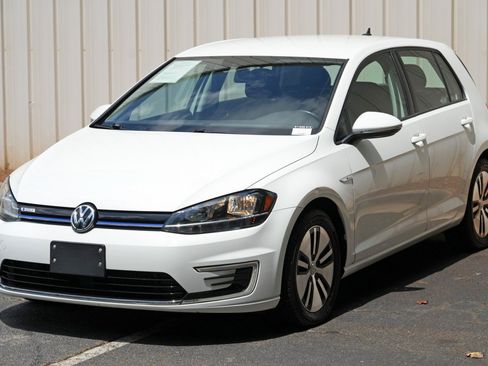 Used 2019 Volkswagen e-Golf SE w/ Driver Assistance Package FWD image 42