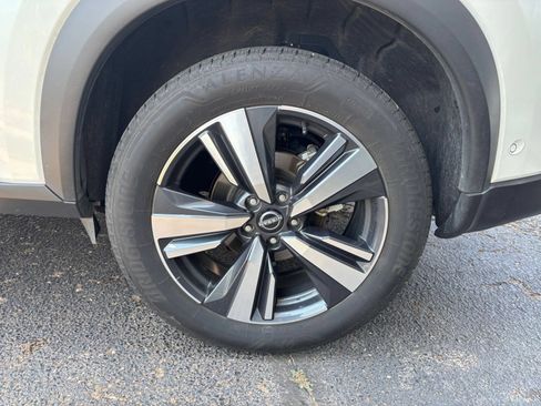 Used 2026 Nissan Rogue SL FWD image 28