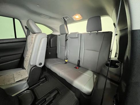 Used 2023 Toyota Highlander Bronze Edition image 19