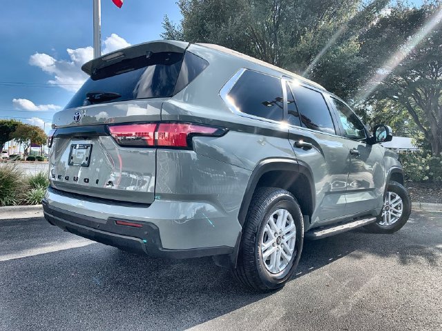 Used 2024 Toyota Sequoia SR5 w/ SR5 Premium Package AWD/4WD image 8