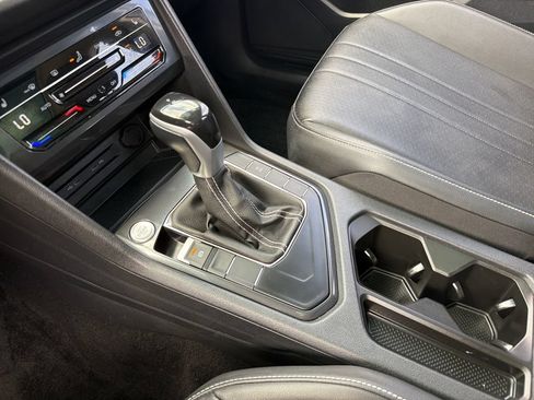 Certified 2023 Volkswagen Tiguan SE FWD image 18