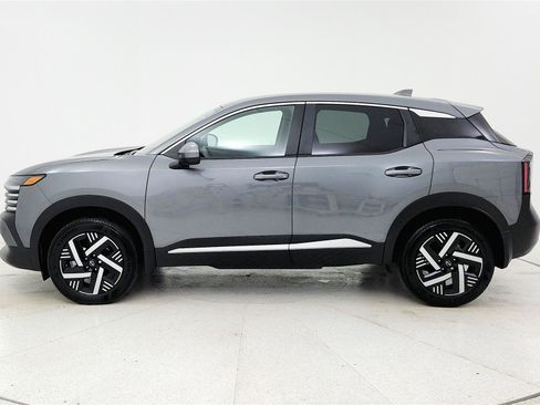 Used 2025 Nissan Kicks SV FWD image 2