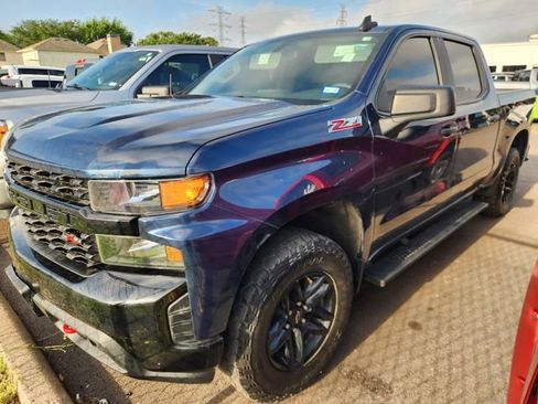 Used 2021 Chevrolet Silverado 1500 Custom Trail Boss w/ LPO, Dark Essentials Package image 2