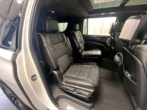 Used 2021 Cadillac Escalade ESV Sport Platinum w/ Heavy-Duty Trailer Package AWD/4WD image 16