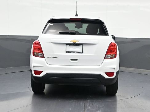 Used 2022 Chevrolet Trax LS w/ Tint and Cruise Package AWD/4WD image 4