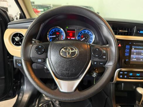 Used 2019 Toyota Corolla LE w/ LE Premium Package w/Moonroof FWD image 12