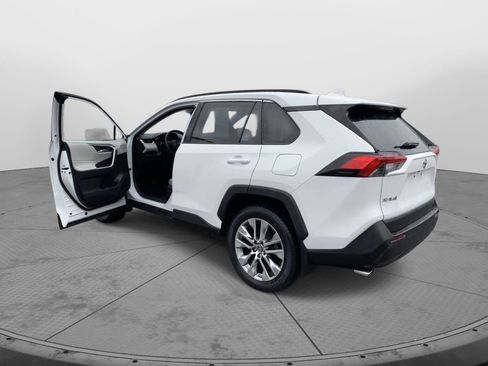 Used 2019 Toyota RAV4 XLE Premium w/ Cold Weather Package image 10