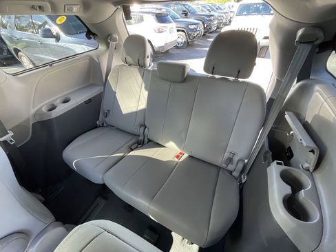 Used 2020 Toyota Sienna XLE w/ XLE Navigation Package AWD/4WD image 40