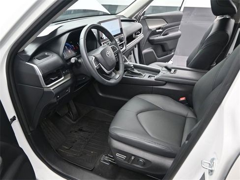 Used 2024 Toyota Grand Highlander XLE image 6