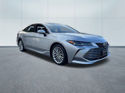 Used 2019 Toyota Avalon Limited image 4
