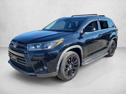 Used 2019 Toyota Highlander SE image 1