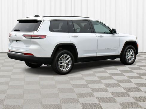 New 2025 Jeep Grand Cherokee L Laredo image 32