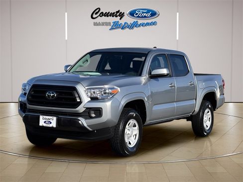 Used 2022 Toyota Tacoma SR image 2