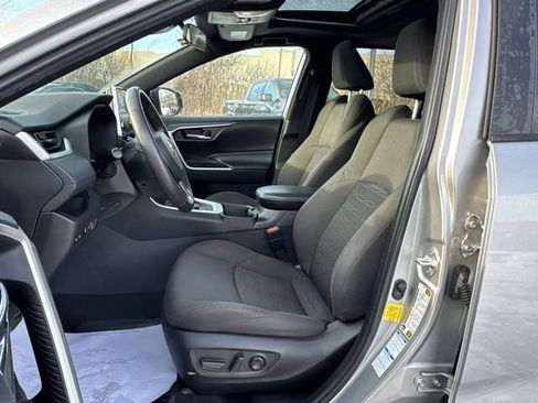 Used 2022 Toyota RAV4 SE w/ Convenience Package image 19