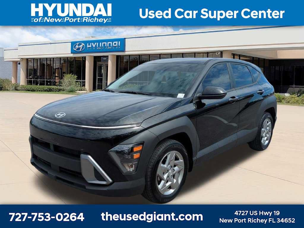 Certified 2025 Hyundai Kona SE FWD image 1