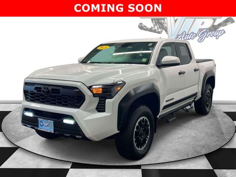 Used 2024 Toyota Tacoma TRD Off-Road AWD/4WD image 7
