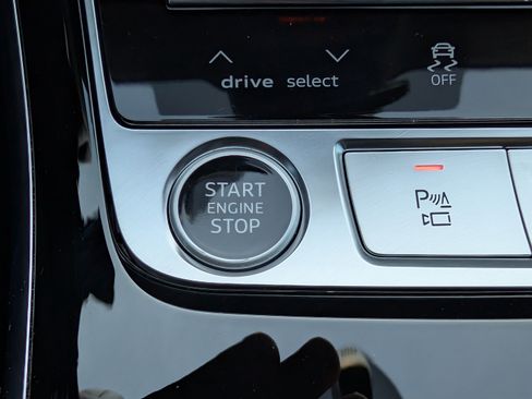 Used 2023 Audi A8 L 3.0T AWD/4WD image 34