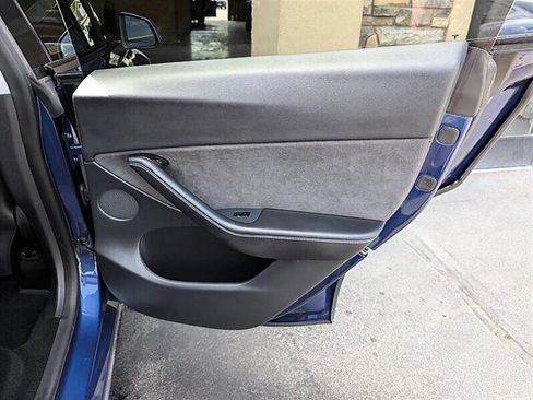 Used 2021 Tesla Model Y Long Range AWD/4WD image 28