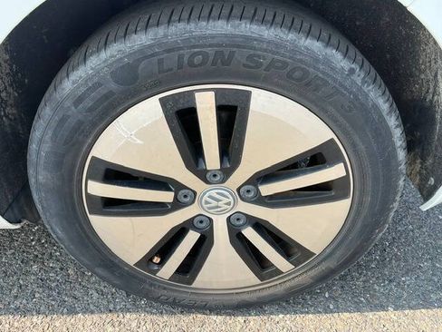 Used 2016 Volkswagen e-Golf SE FWD image 24