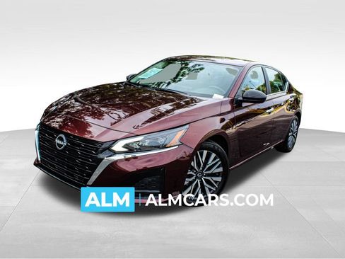 Used 2025 Nissan Altima 2.5 SV FWD image 1