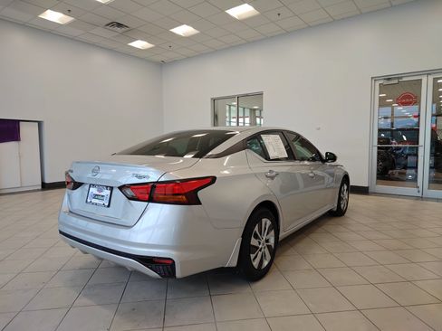 Used 2023 Nissan Altima 2.5 S FWD image 3