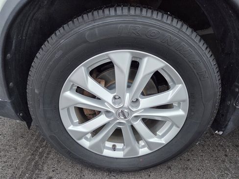 Used 2016 Nissan Rogue SV image 9