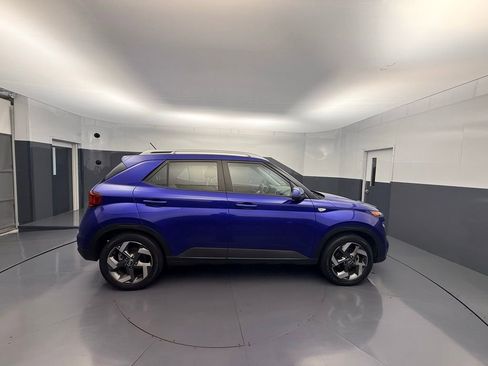 Used 2023 Hyundai Venue SEL image 6