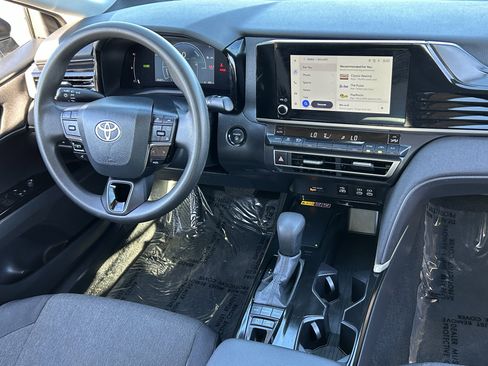 Used 2025 Toyota Camry LE image 13