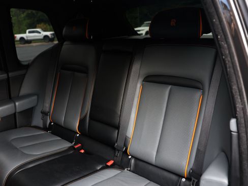 Used 2019 Rolls-Royce Cullinan AWD/4WD image 3