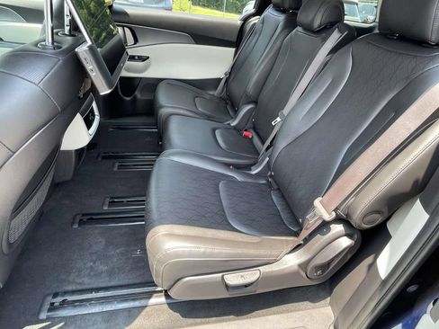 Used 2023 Kia Carnival LX FWD image 10